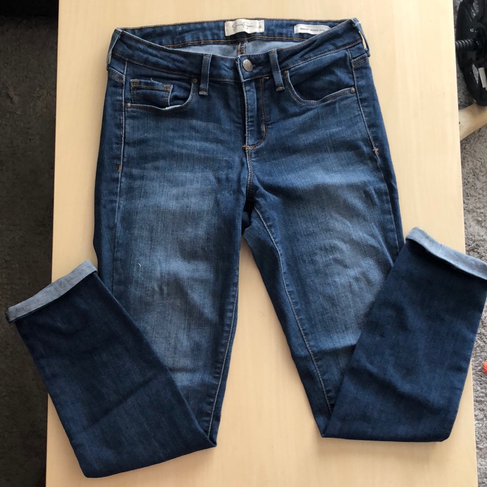 Jessica Simpson’s Roll Cuff Skinny Crop Ankle Jean